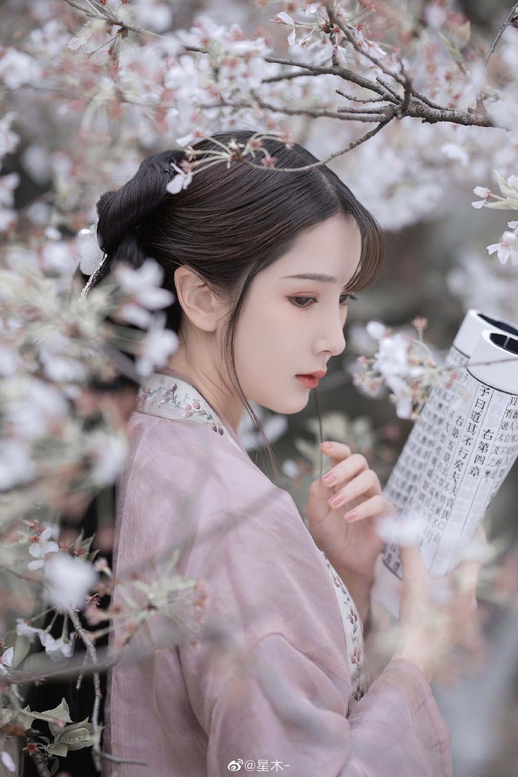 Image-Chinese-cute-model-Beautiful-girl-with-Chinese-historical-costume-TruePic.net