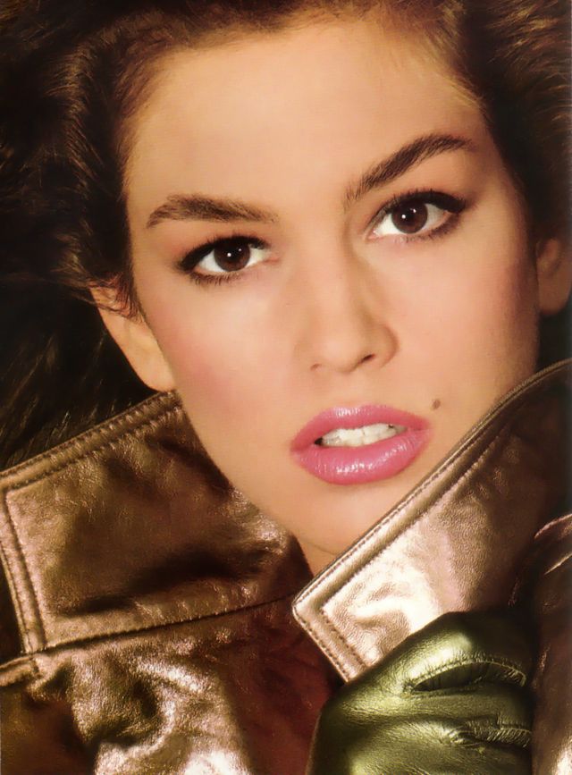 40 Fabulous Photos Show Fashion Styles of Cindy Crawford in the 1980s