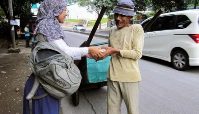 Shodaqoh-Mu Adalah Tiket Untuk Bisa Jalan-jalan Di Surga Kelak Shodaqoh-Mu Adalah Tiket Untuk Bisa Jalan-jalan Di Surga Kelak