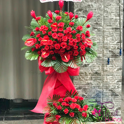 Red flower stand