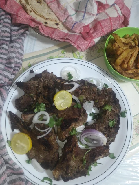 grilled-mutton-chops-are-served-with-rotis