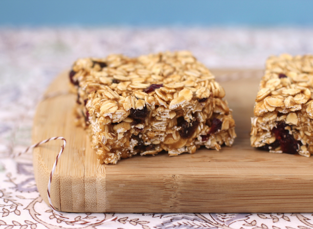 Healthy Peanut Butter and Jelly Granola Bars - Desserts with Benefits