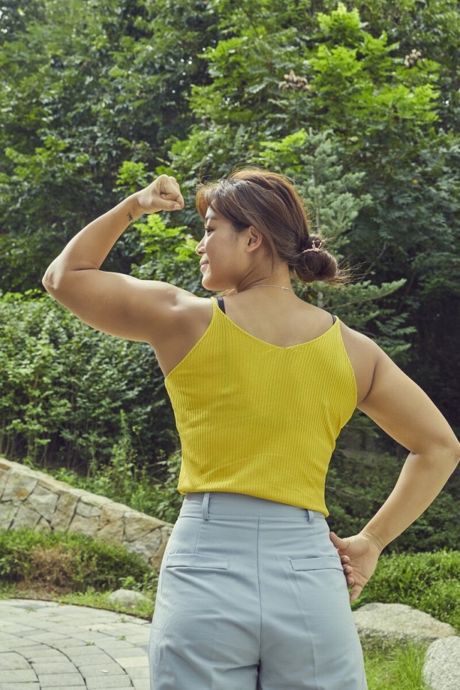 Professional swimmer Jung Yoo In earns attention in the variety world