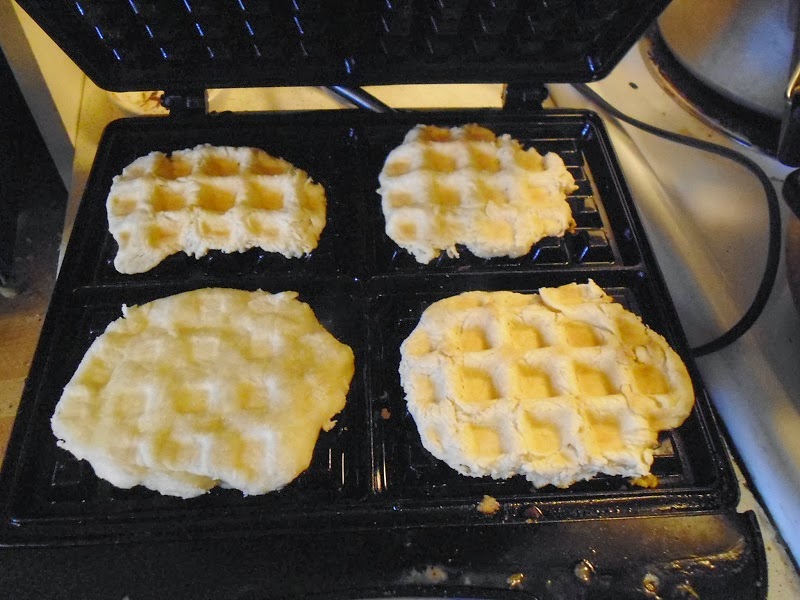 Flatbread waffle maker cooking