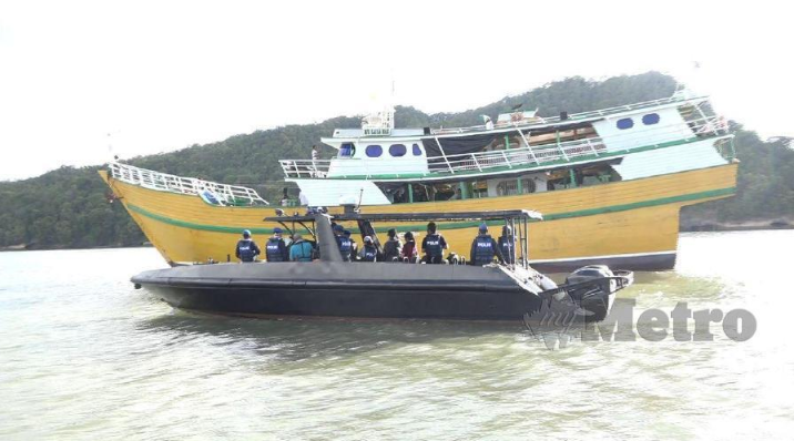 polis usir bot kumpit dari filipina