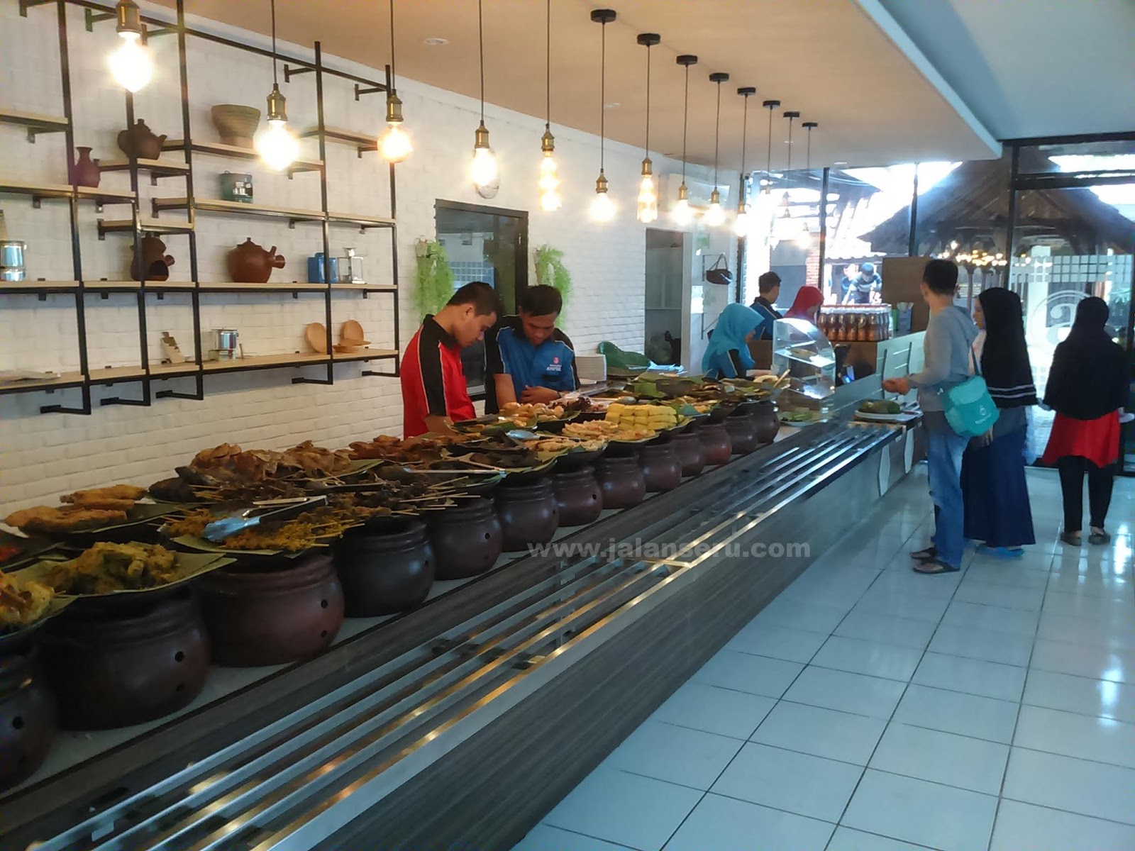 17 Rumah Makan Ampera Matraman