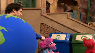 Mr. Earth (Paul Rudd) explains Abby and Elmo, what does it mean to be green. Sesame Street Being Green