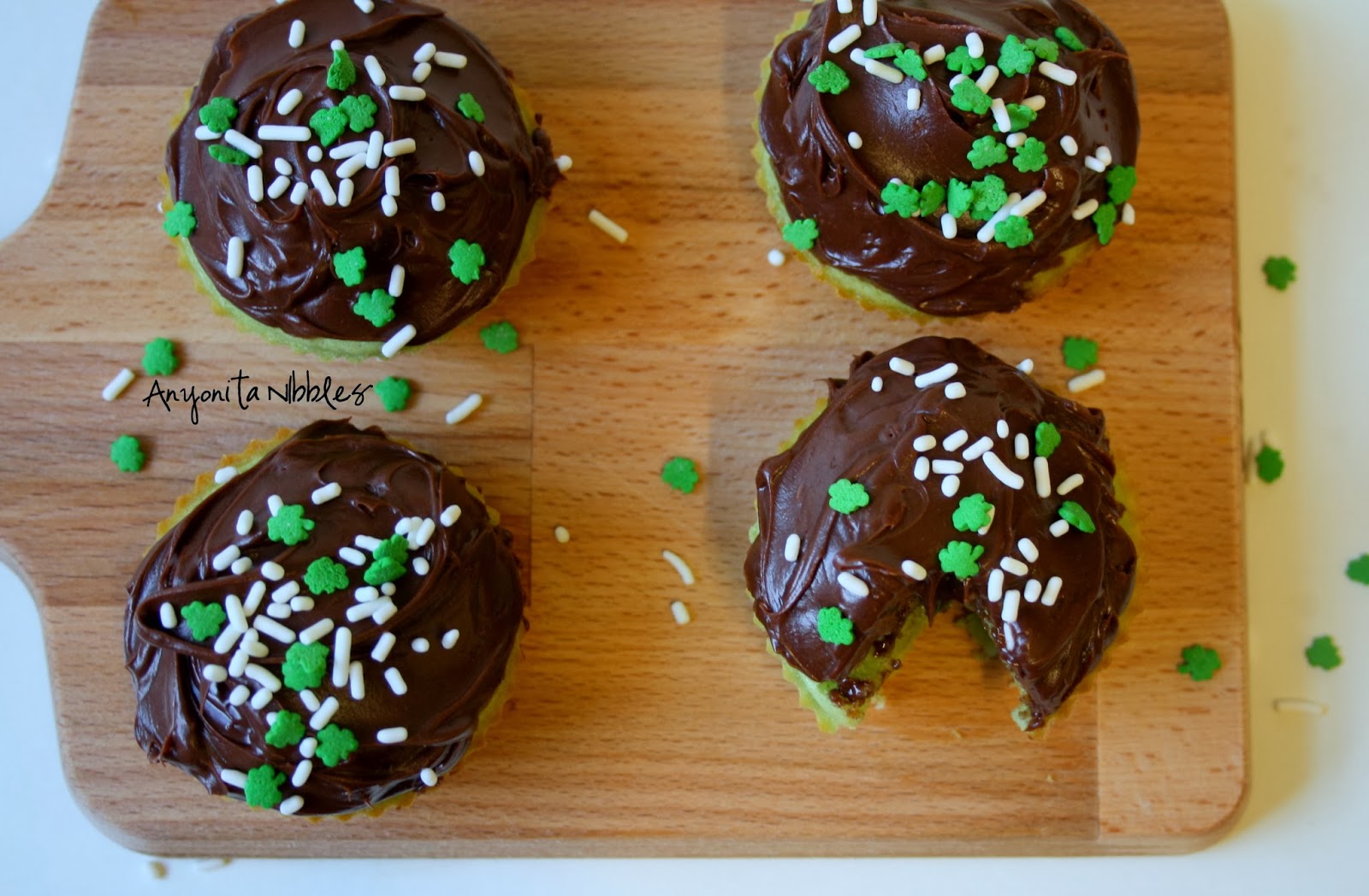 How to bake just four cupcakes | Anyonita Nibbles