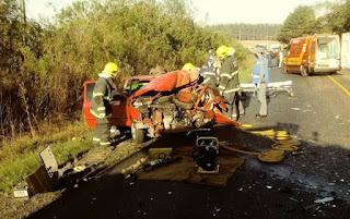 Acidente carro e ônibus BR-280 Canoinhas Acidente carro e ônibus BR-280 Canoinhas
