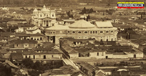 Estas espectaculares fotografías nos dejan ver lo que fue y no podrá volver a ser, una capital con edificios basados en una arquitectura artística impresionante, y unos pobladores vestidos elegantemente paseando por los caminos de tierra. Si hubiera existido el vídeo en ese tiempo, seguramente veríamos un espectáculo debido a la belleza de lo una vez fue la sucursal del cielo. Caracas! 