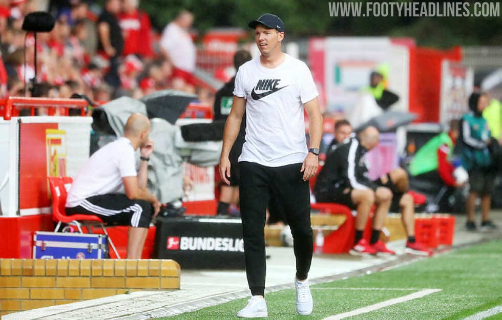 Get Julian Nagelsmann Nike Jacke Freiburg Gif