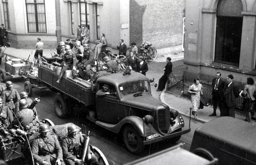 Begin van de bezetting van Utrecht: Duitse troepen in de Wittevrouwenstraat