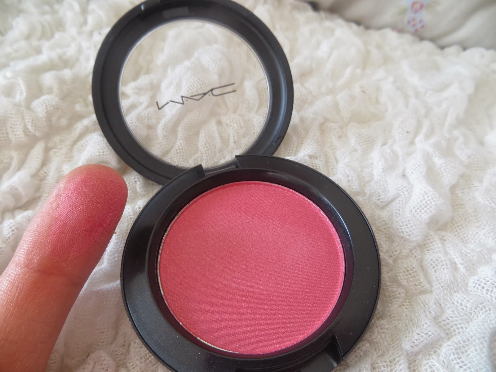 MAC, Blusher, Blush, Dolly Mix, Pink, Review, Shimmer, Pretty, Swatch