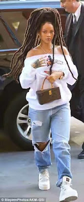 0 Rihanna and her dreadlocks step out in New York (photos)