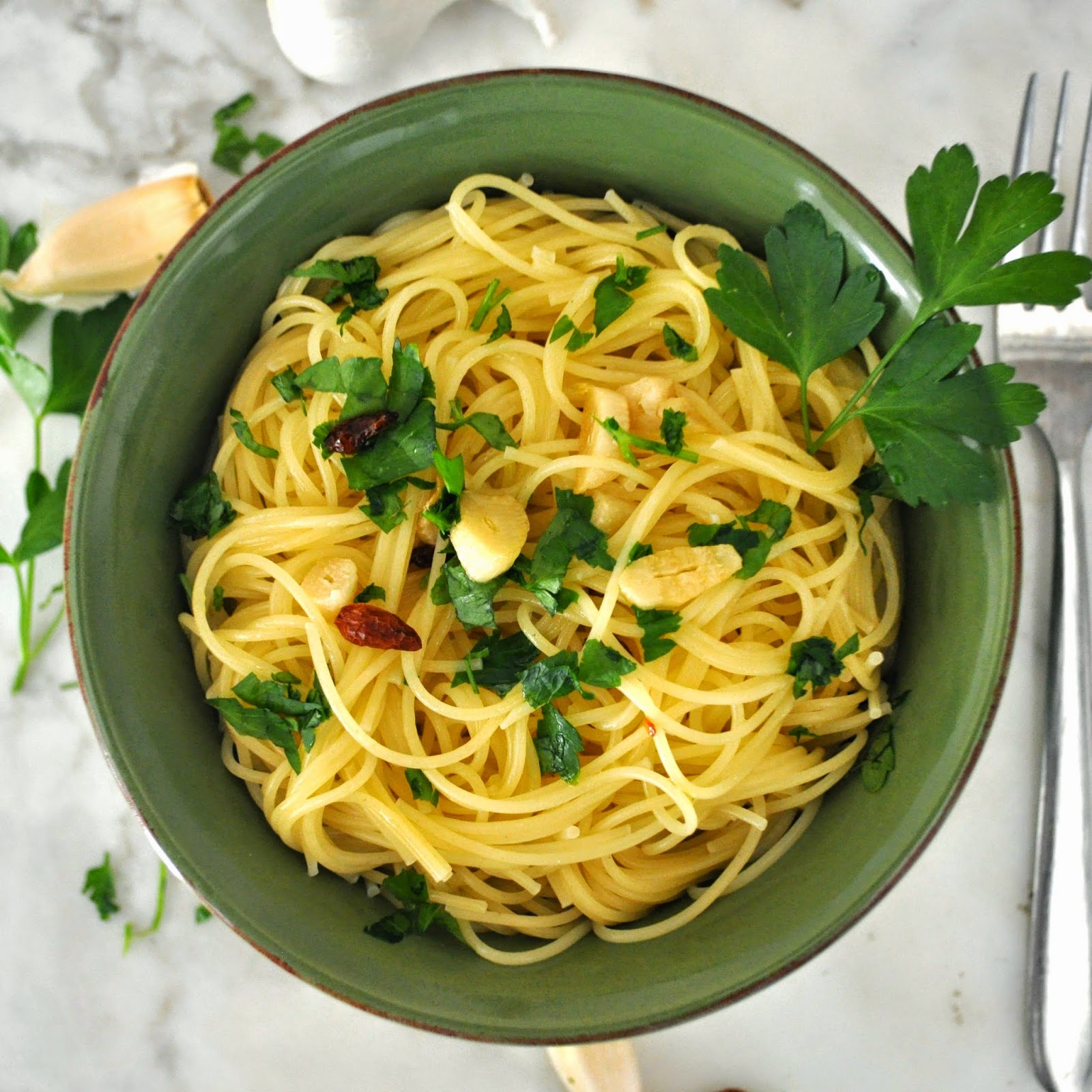 Cooking with Manuela: Traditional Italian Spaghetti Aglio, Olio and ...