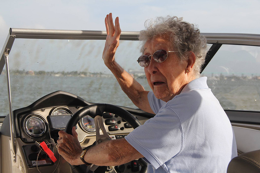 90-Year-Old With Cancer Chooses Epic Road Trip With Family Instead Of Treatment - Their journey hasn’t just been confined to the road either! 90-Year-Old With Cancer Chooses Epic Road Trip With Family Instead Of Treatment - Their journey hasn’t just been confined to the road either!