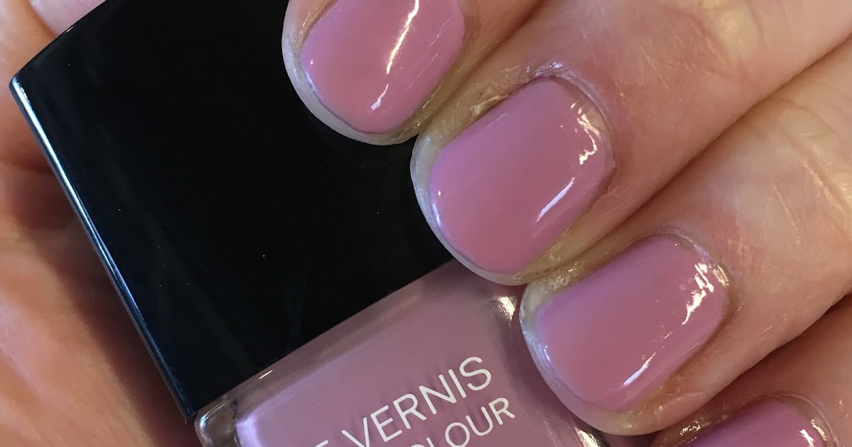Chanel Sweet Star Le Vernis Nail Colour Review & Swatches