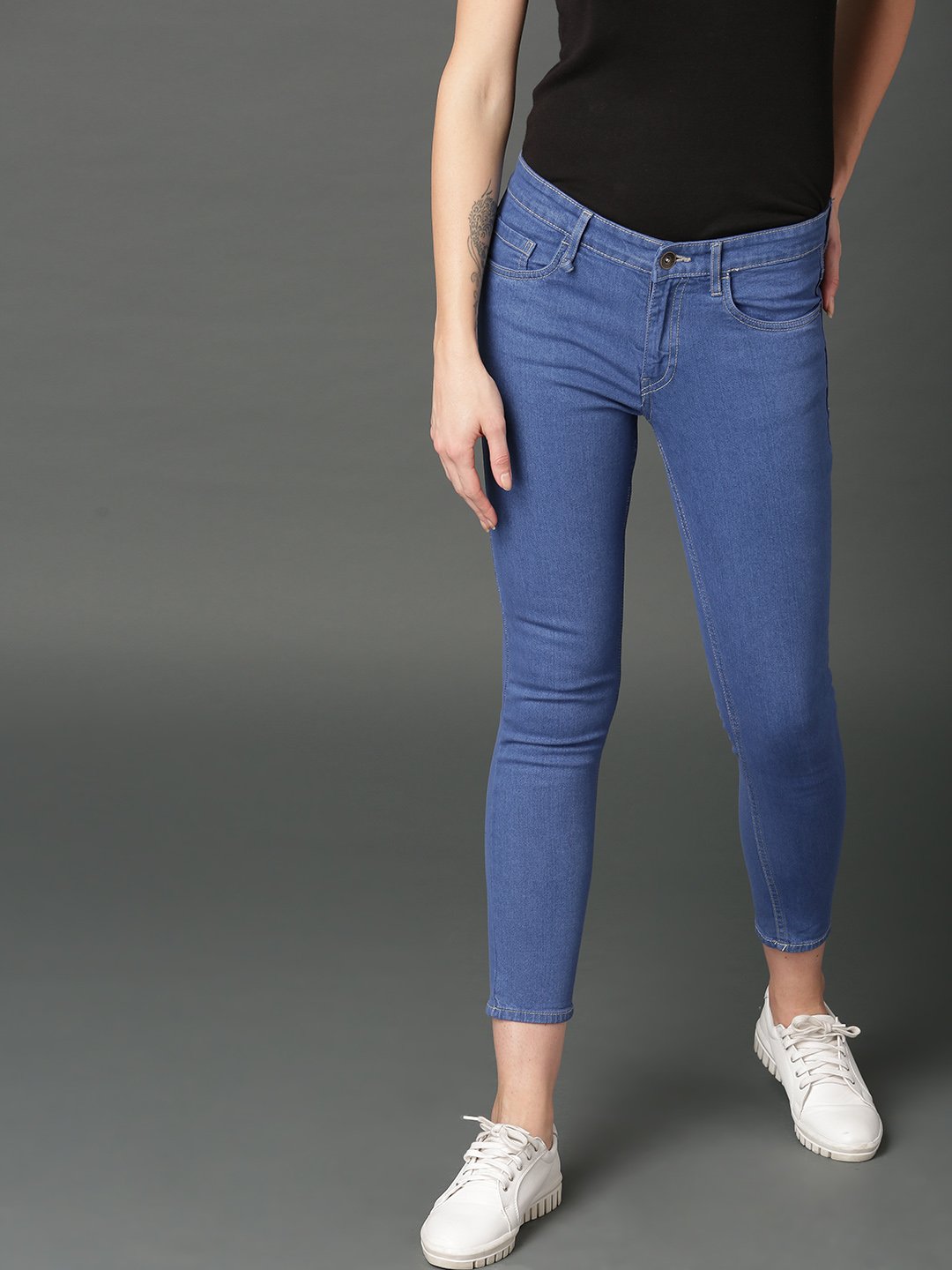 Top 10 Coolest Outfit Ideas for College Girl