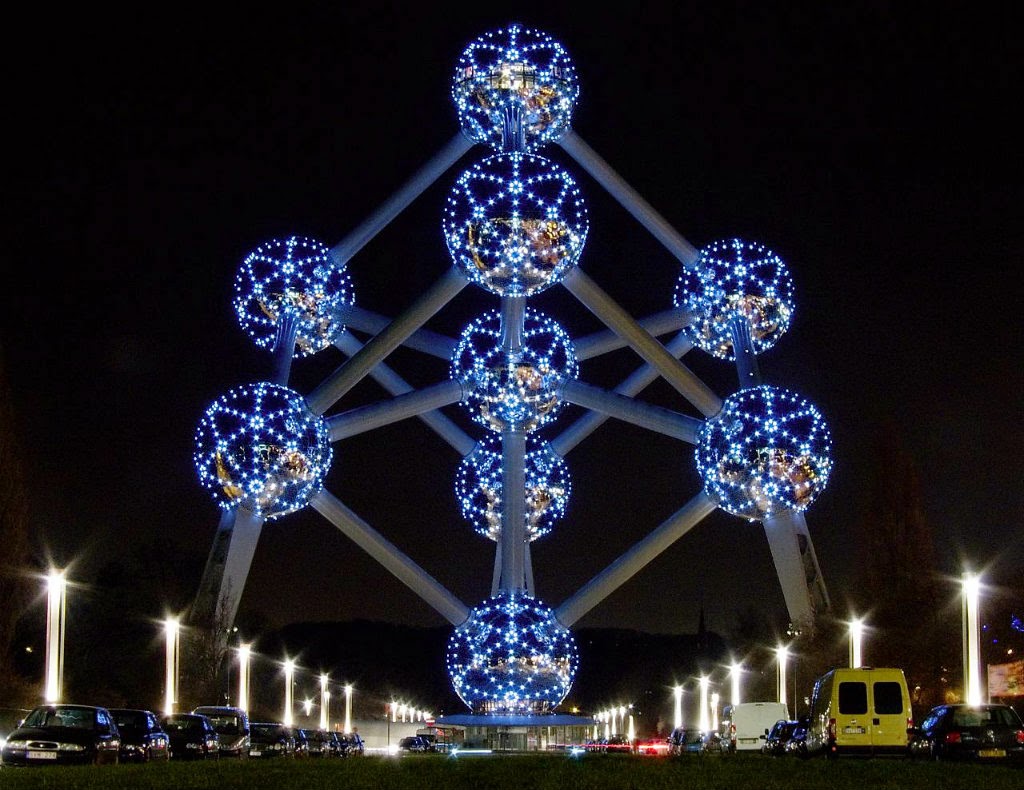 Atomium enfeitado no Natal - Bélgica