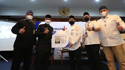 Bank bjb Berikan Bantuan 2.500 Paket Sembako Untuk Warga Kota Bandung