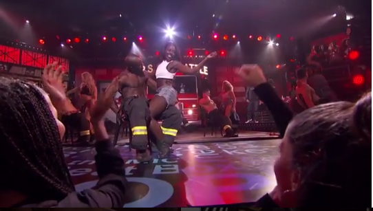 6 Lupita Nyong'o gives racy lap dance to a dancer on lip sync battle (Video)