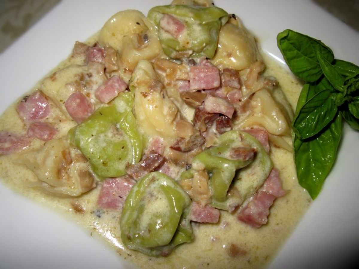 Tortelline com Fiambre Cogumelos e Natas Tortellini with Mushrooms
