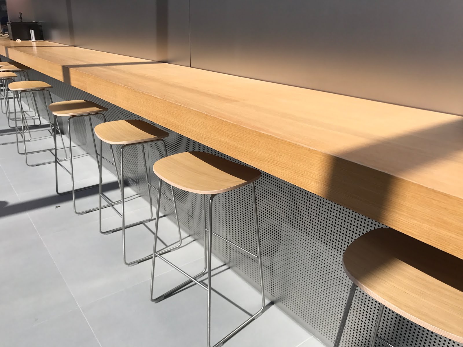 m e m o Apple store Stanford stool