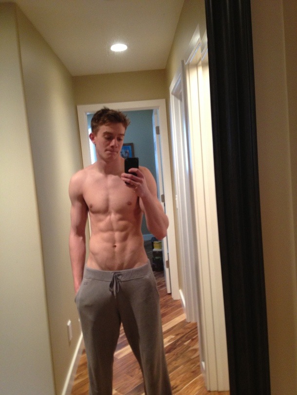 straight-baited-shirtless-fit-boys-naughty-selfie