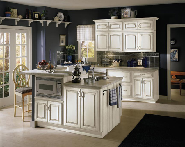 Kitchen Image: Kemper Distinctive Cabinetry