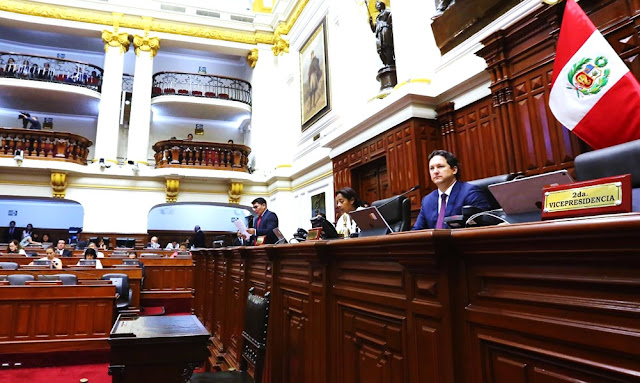 Pleno del Congreso, presidida por Daniel Salaverry Villa