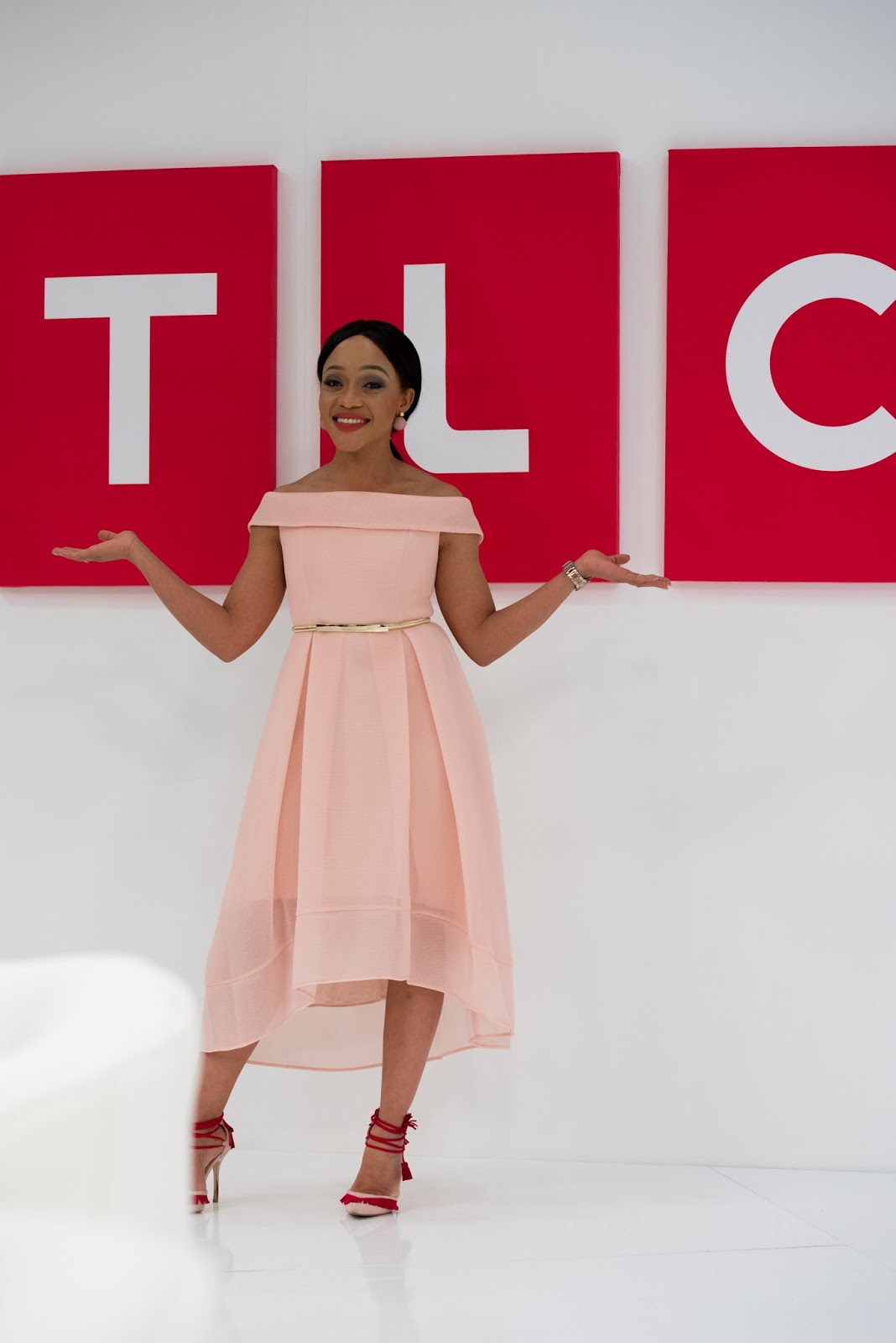 Tv With Thinus Discovery Suddenly Pushes Thando Thabethe S New Tlc Talk Show Thando Bares All