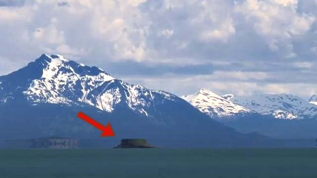 Weird 'UFO mirage' hovering over water in a national park in Alaska  Mirage%2Bfata%2Bmorgana