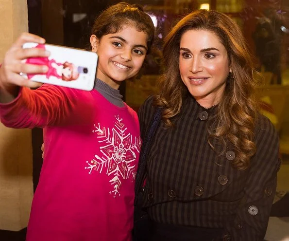 Queen Rania wore A.W.A.K.E. Unbutton Me please top. Queen visited exhibits at the Children’s Museum before attending its board meeting