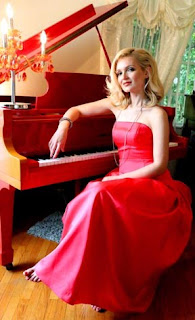 Oksana: Red Piano, foto di Eleonora Chessa