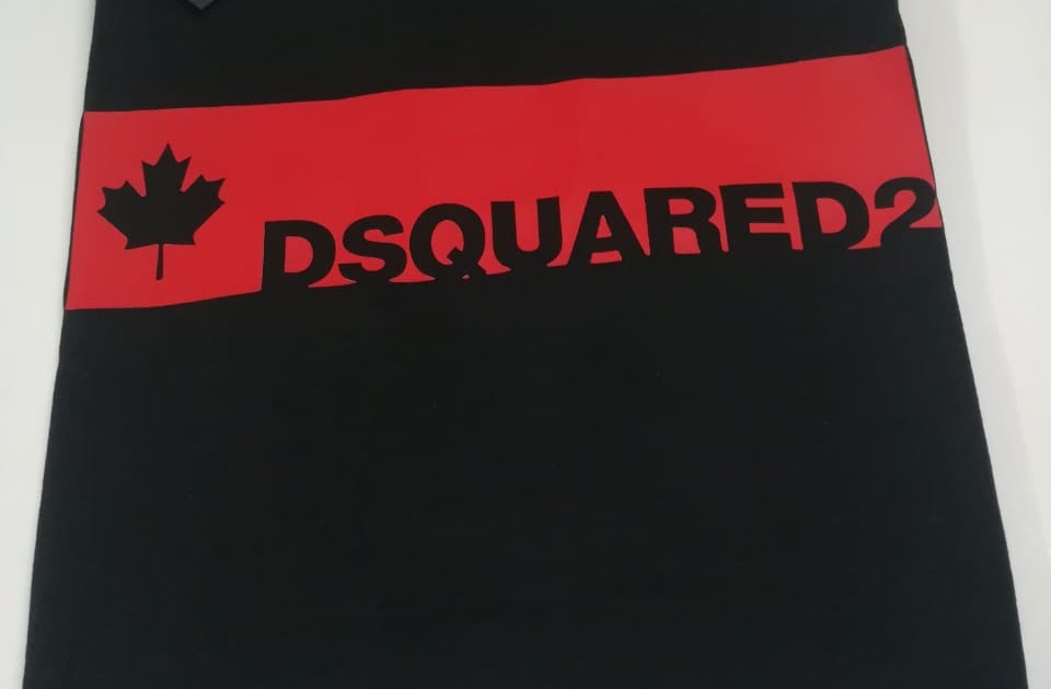 Black colour DSQUARED t shirt whith red logo