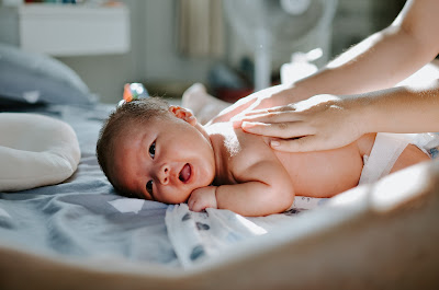 नन्हे बच्चो को शरीर पर लाल दाने क्यों होते है ???? gharelu_nukshe _baby_skin_rashes