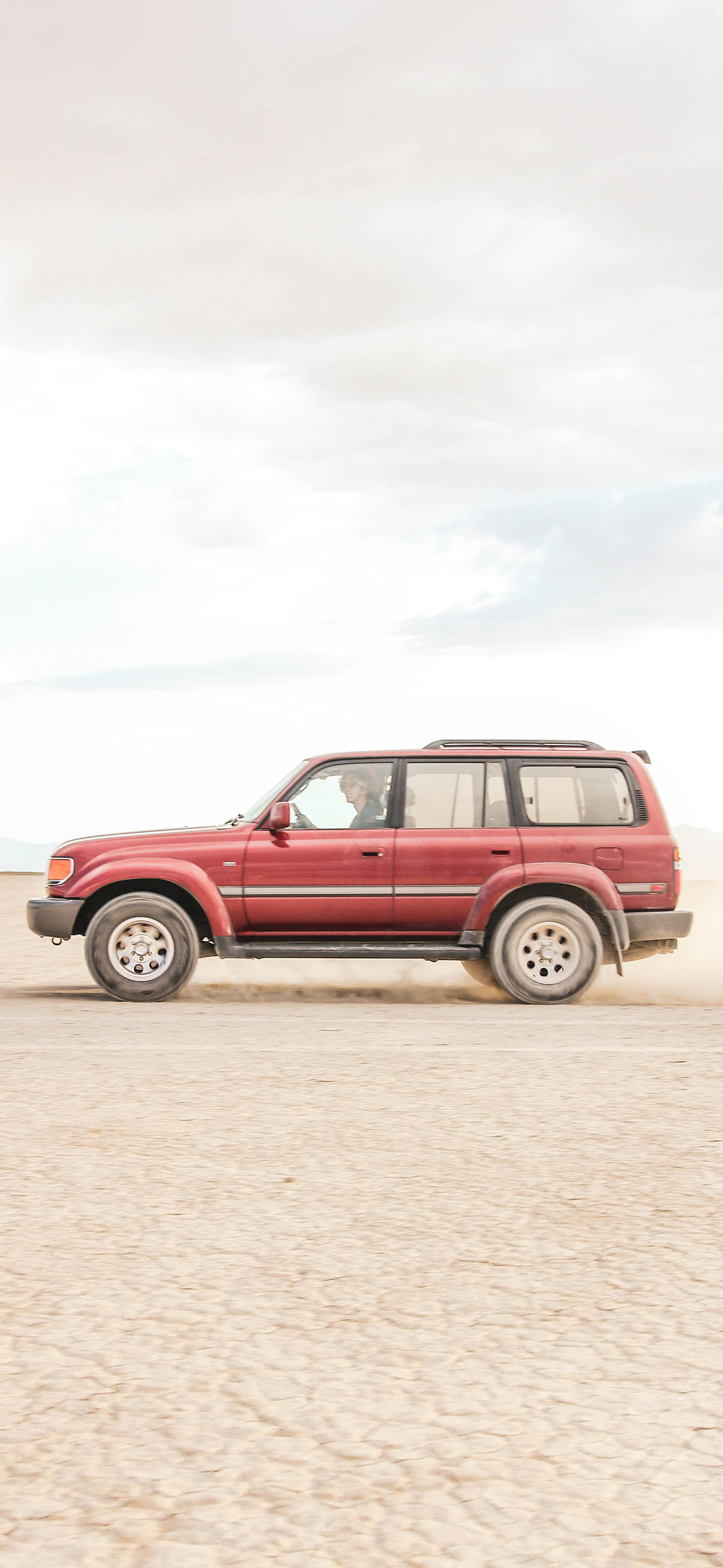 red%2Bcar%2Binside%2Bsahara%2Bwallpaper