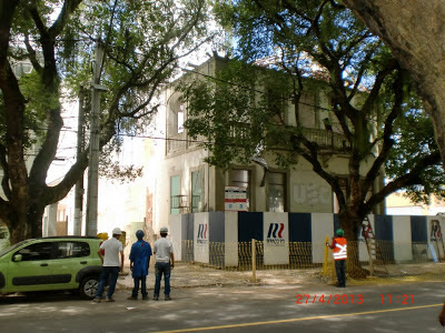 Casarão no Corredor da Vitória sendo demolido. UEC. Imagem Vitória Régia Sampaio 2013
