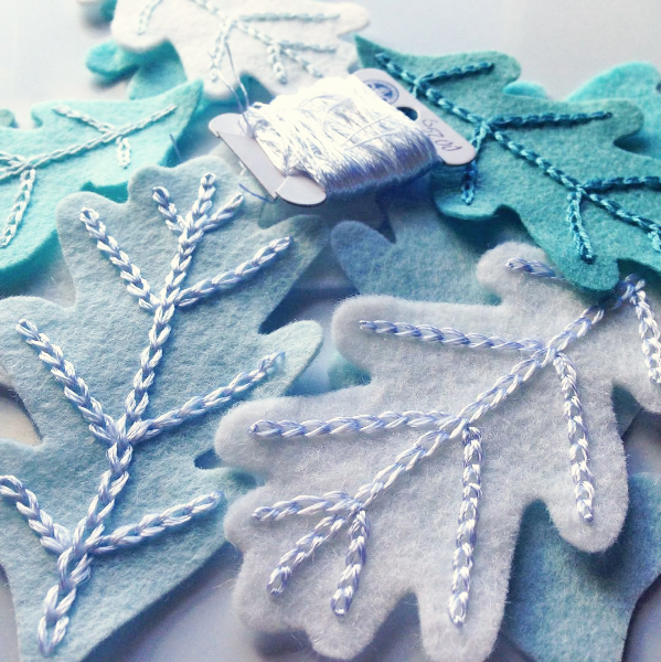 KBB Crafts & Stitches: Blue Acorn and Oak Leaf Garland