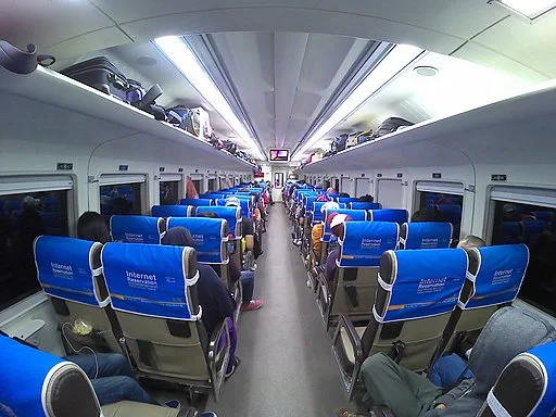 Interior Kereta Api Sancaka