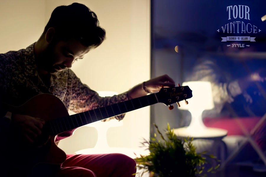 Afinando guitarra. Tuning guitar