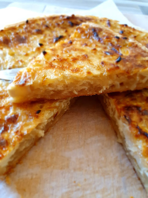 Tarte-oignons-chevre-miel-au-menu-du-jour