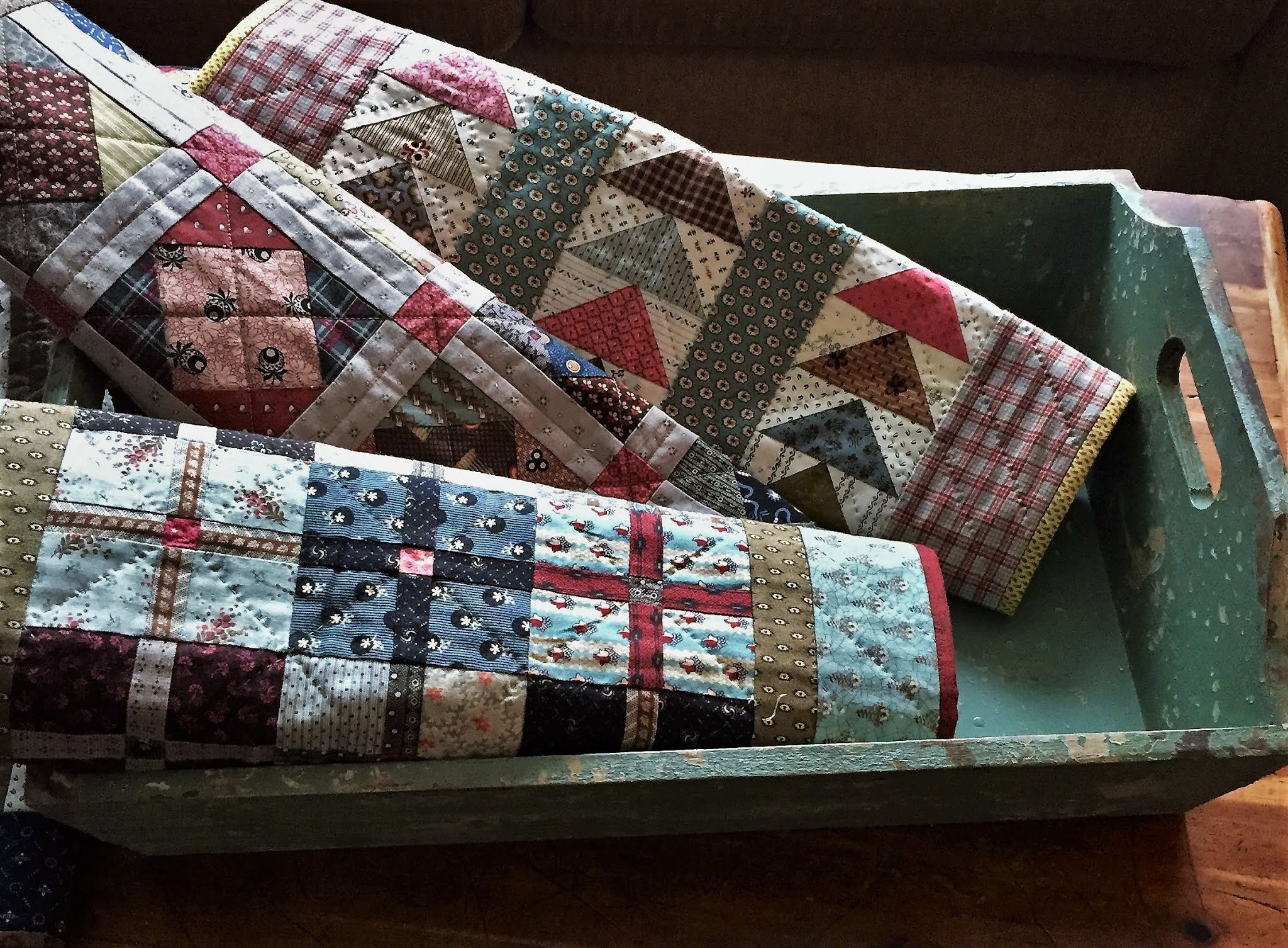 Fun Ways to Display Mini Quilts - Teadoddles