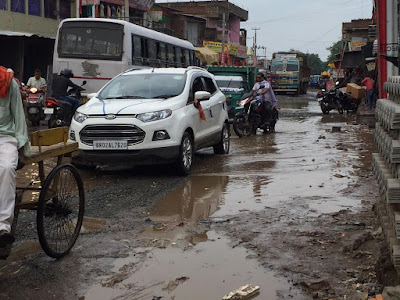 साहब, सड़क की सूरत ऐसी, NH-82 Wazirganj Damage Road Path, anj news media