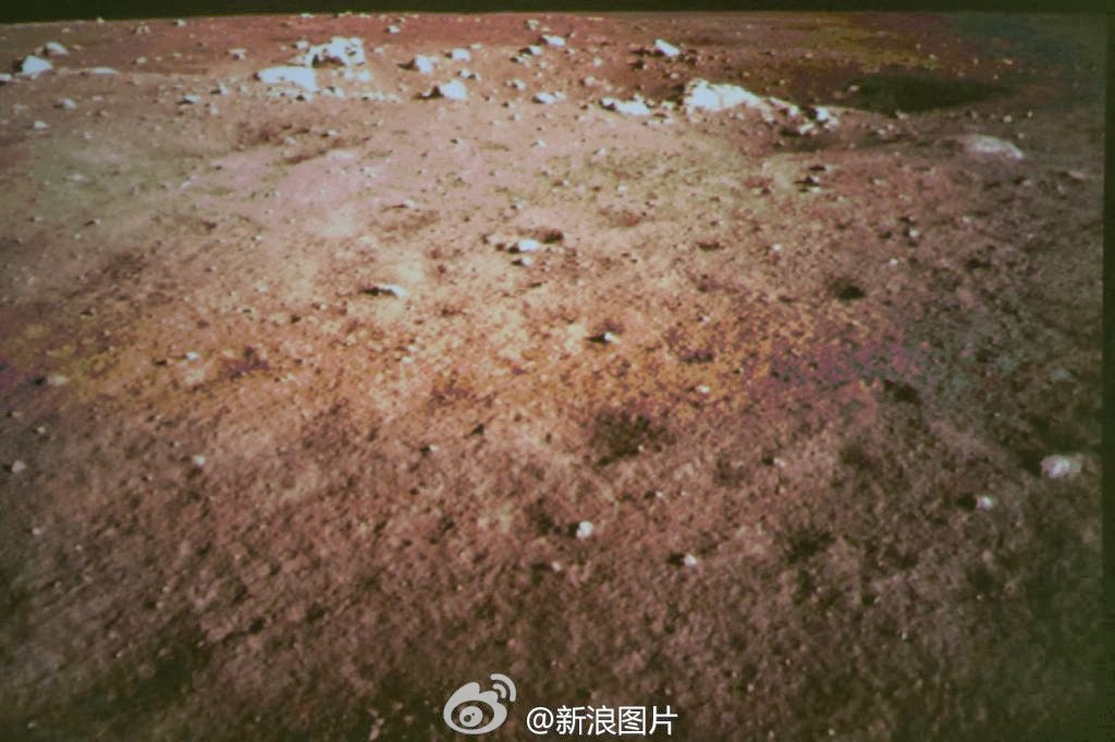 Chinese+Chang'E-3+Lunar+Chang'e-3+Rover+Lands+on+Moon.jpg