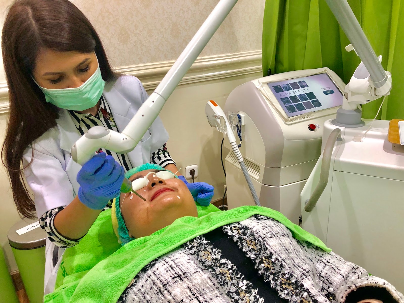 ZAP PHOTO FACIAL GLOW REVIEW AS FIRST TIMER