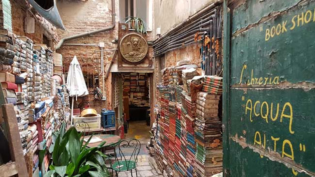 Acqua Alta book store