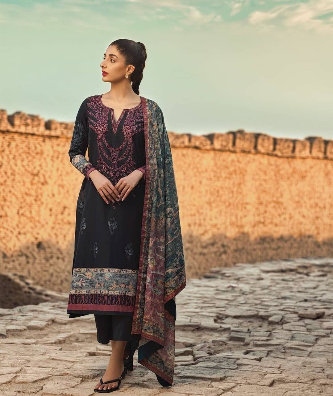 Mawra Hocane Features In Tena Durani Lawn Collection 2021