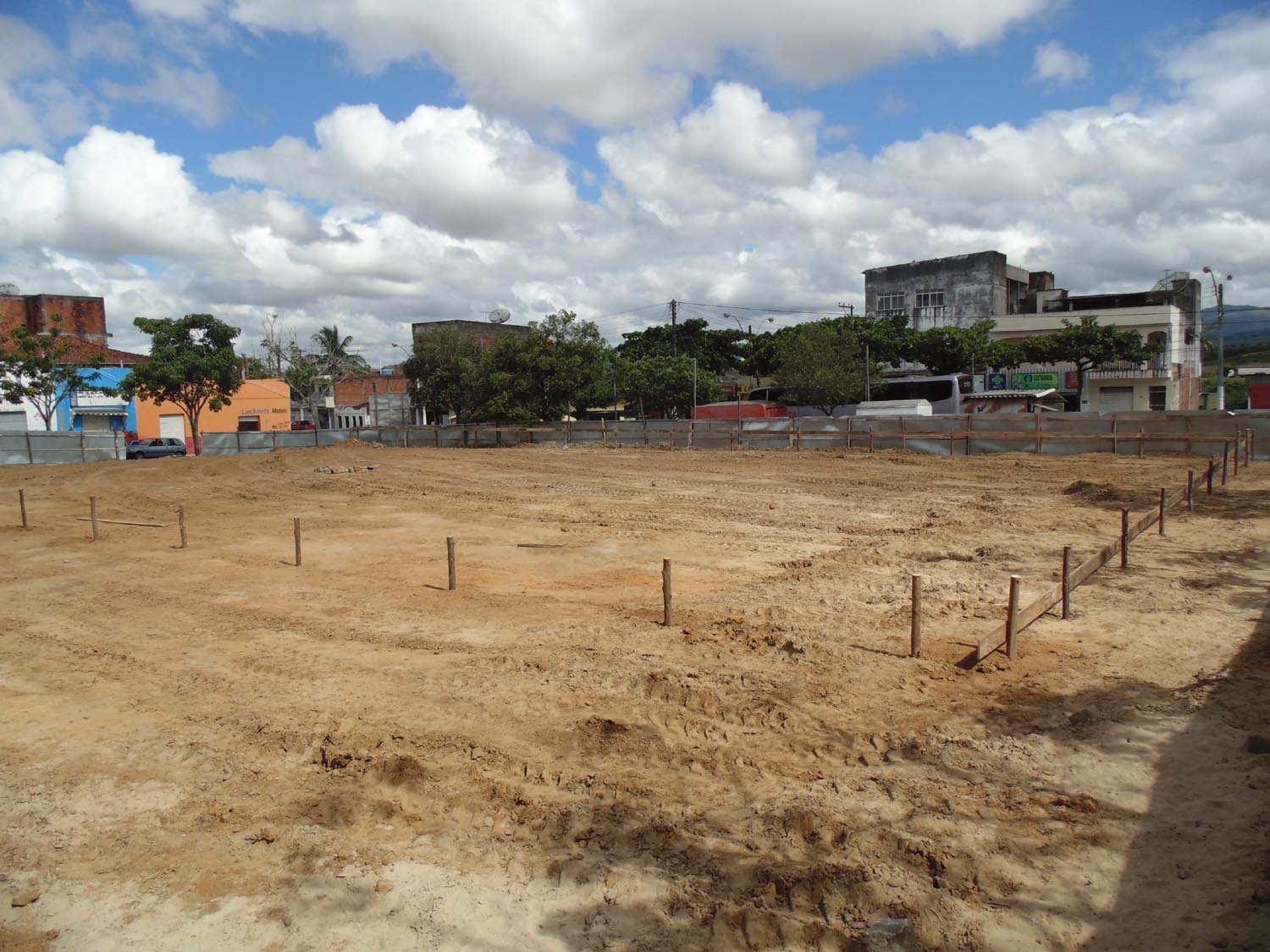 . Construtora inicia obra da quadra coberta em Floresta Azul