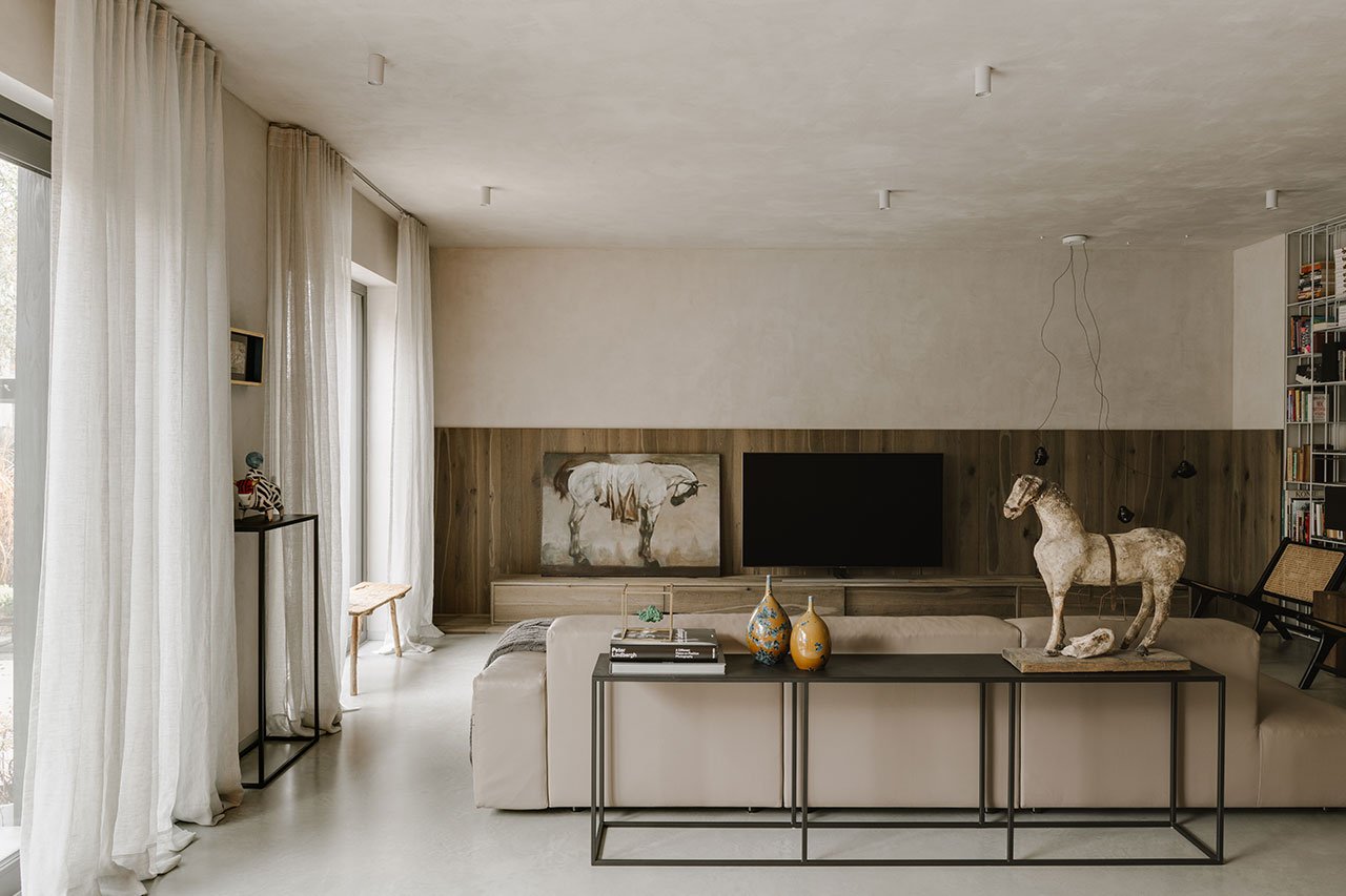House in Krakow with minimalist soulfulness